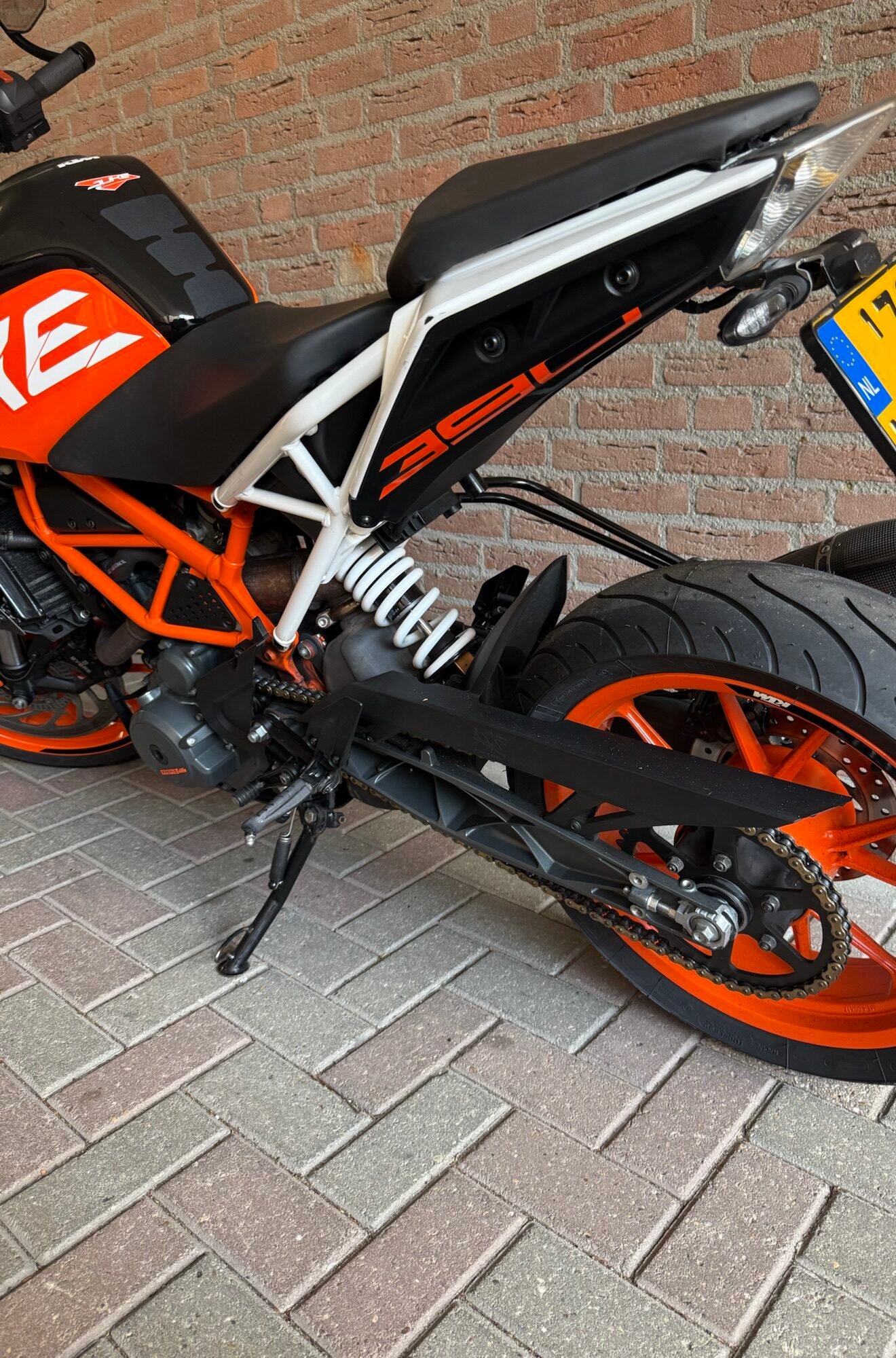 
KTM duke 390 full									